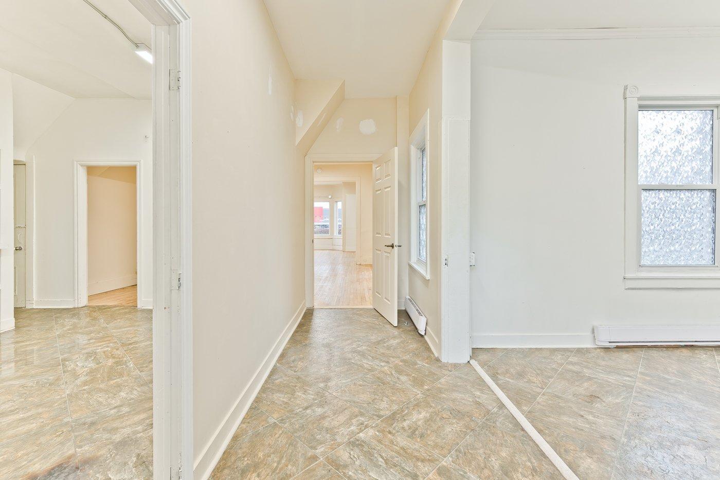 









127


Rue Queen

,
Sherbrooke (Lennoxville),




QC
J1M1J7

