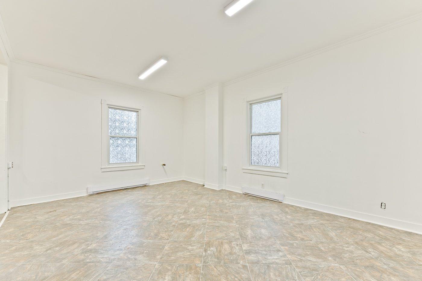 









127


Rue Queen

,
Sherbrooke (Lennoxville),




QC
J1M1J7

