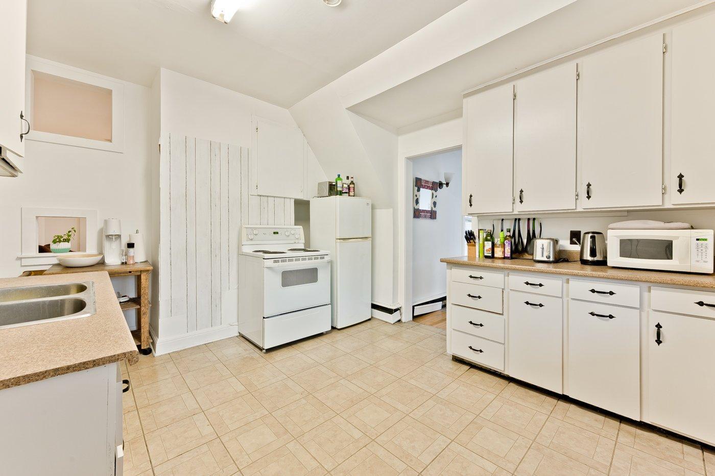 









127


Rue Queen

,
Sherbrooke (Lennoxville),




QC
J1M1J7

