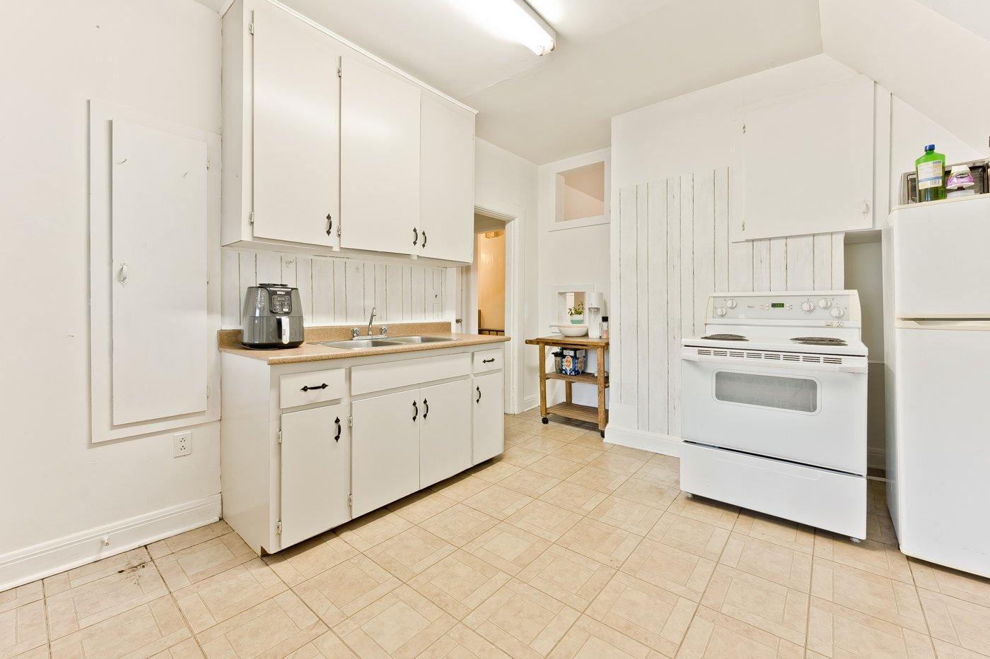 









127


Rue Queen

,
Sherbrooke (Lennoxville),




QC
J1M1J7

