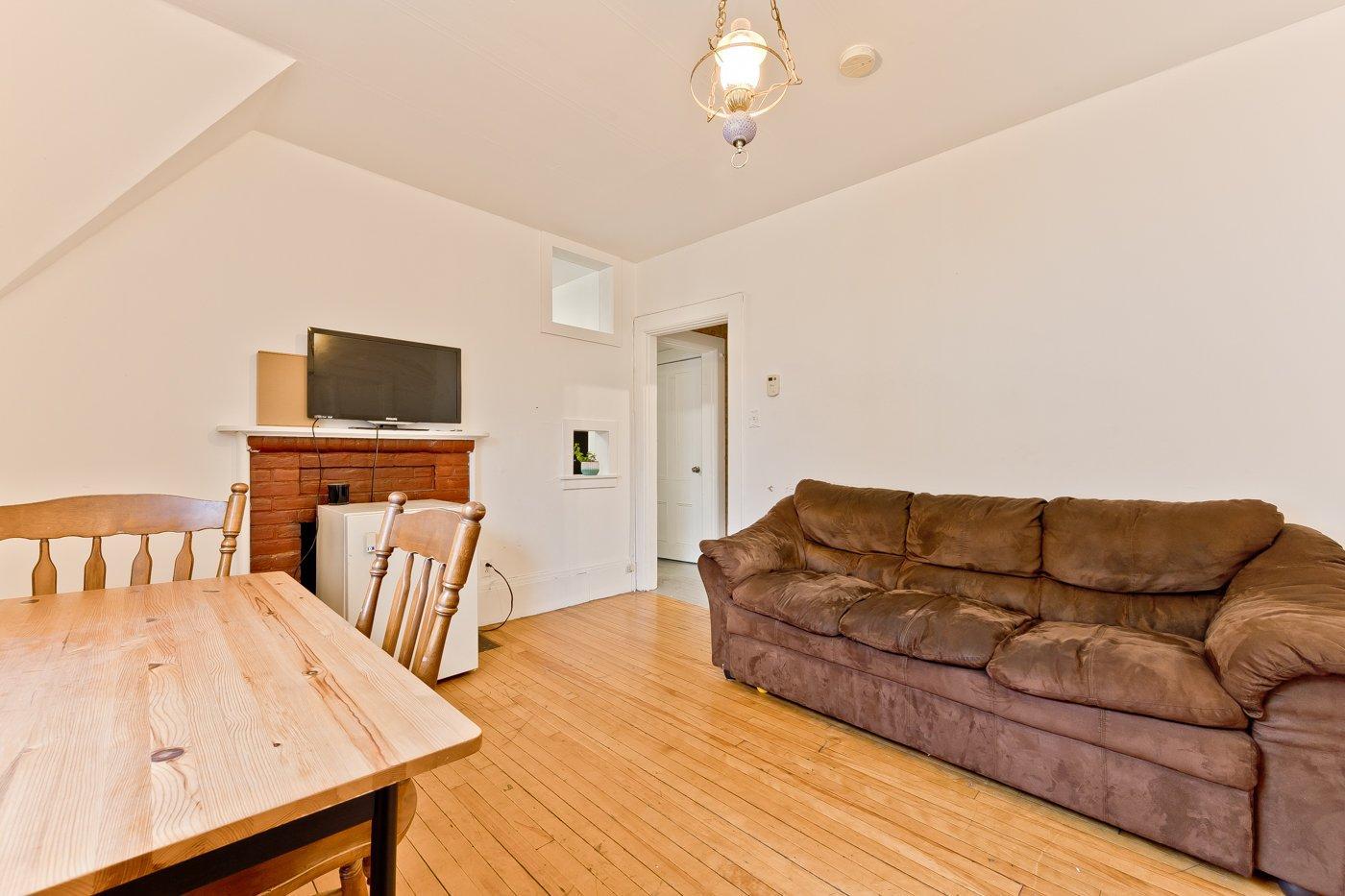 









127


Rue Queen

,
Sherbrooke (Lennoxville),




QC
J1M1J7

