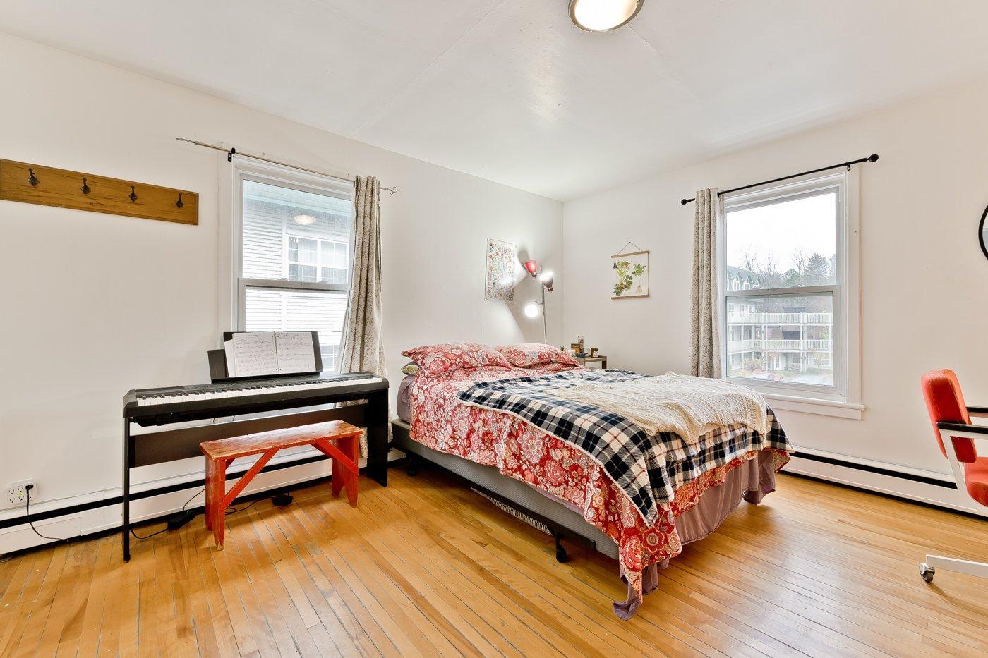 









127


Rue Queen

,
Sherbrooke (Lennoxville),




QC
J1M1J7

