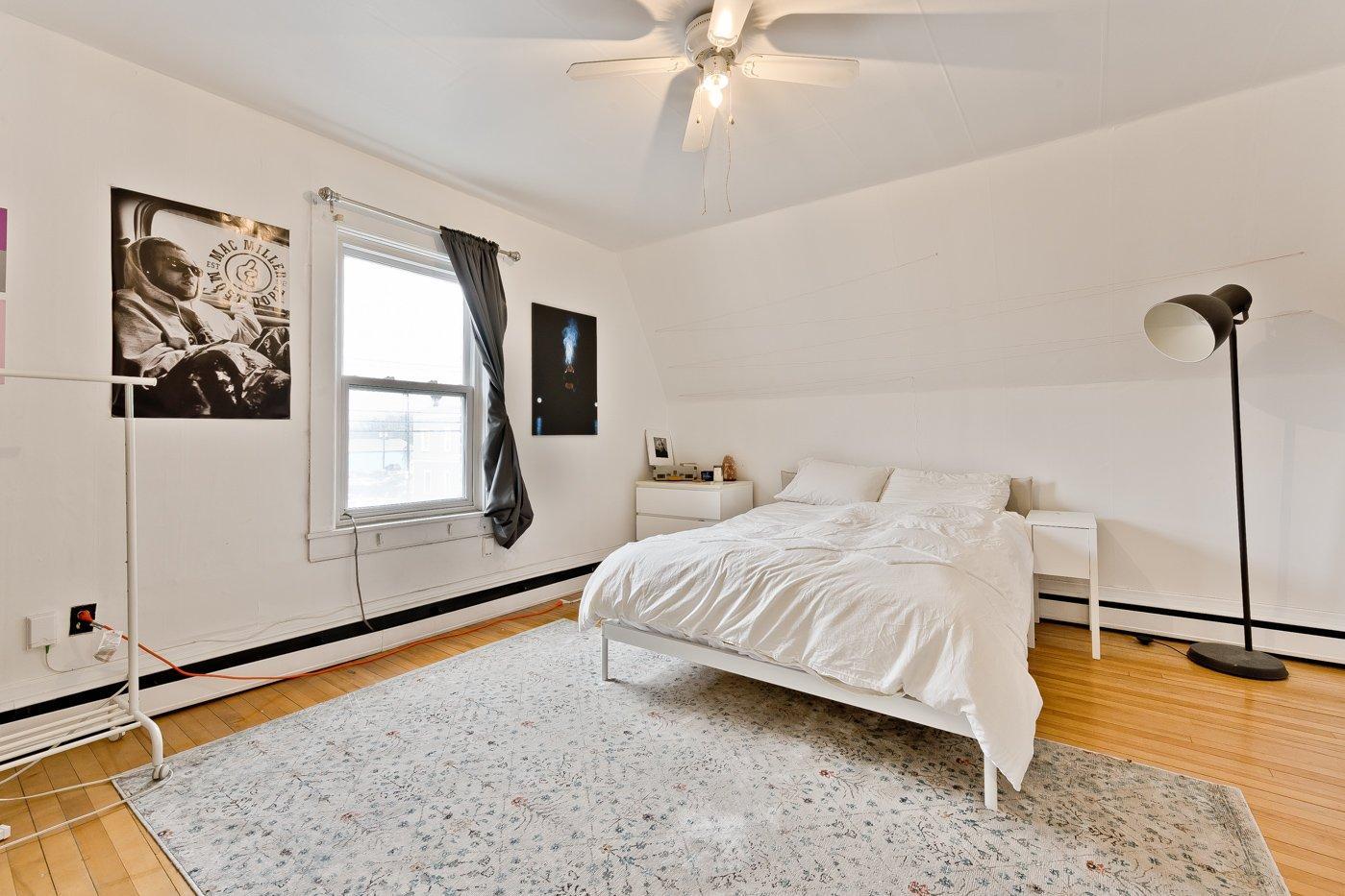 









127


Rue Queen

,
Sherbrooke (Lennoxville),




QC
J1M1J7

