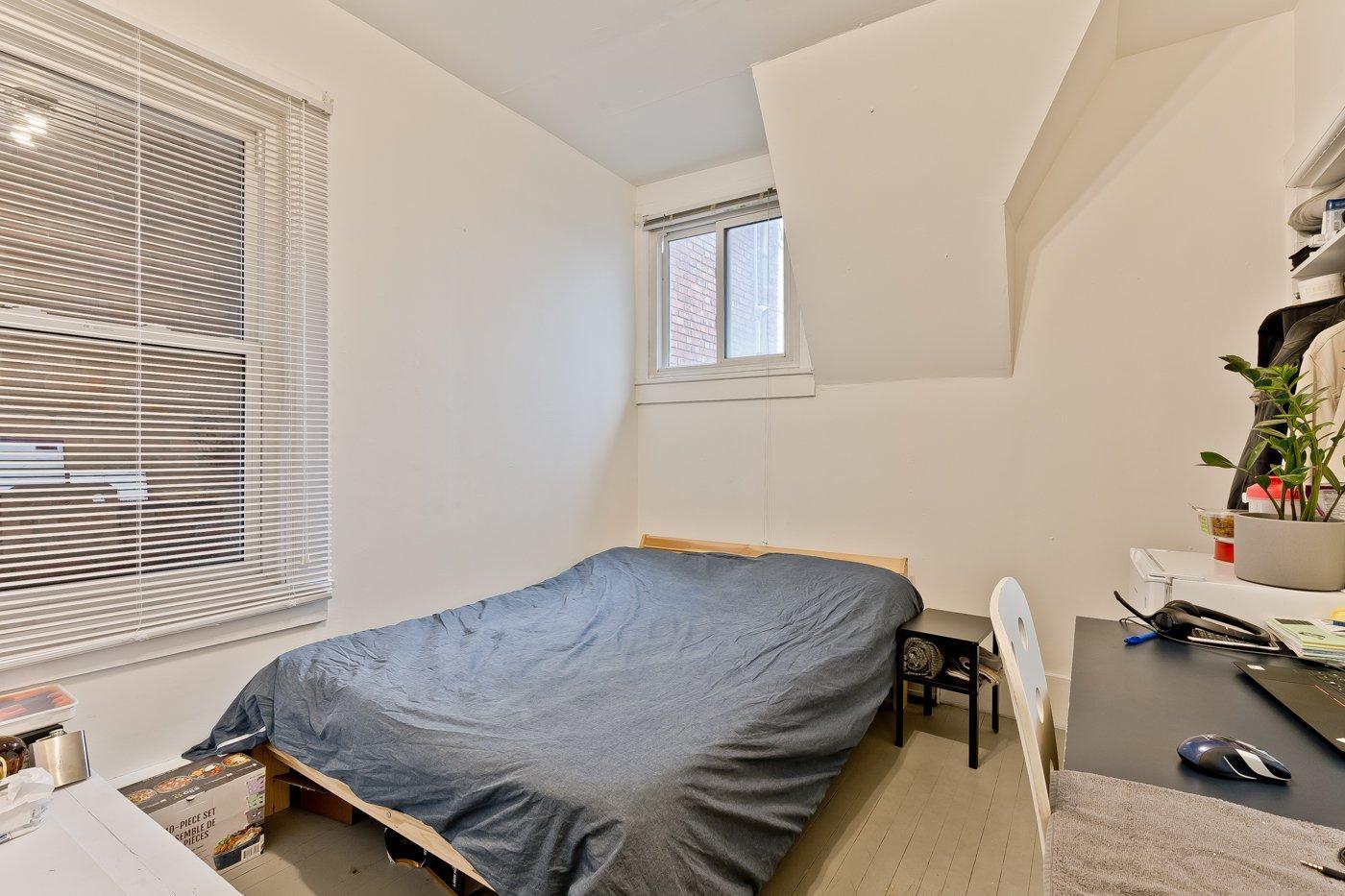 









127


Rue Queen

,
Sherbrooke (Lennoxville),




QC
J1M1J7

