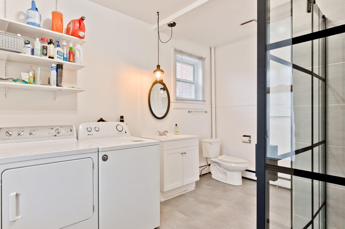 









127


Rue Queen

,
Sherbrooke (Lennoxville),




QC
J1M1J7

