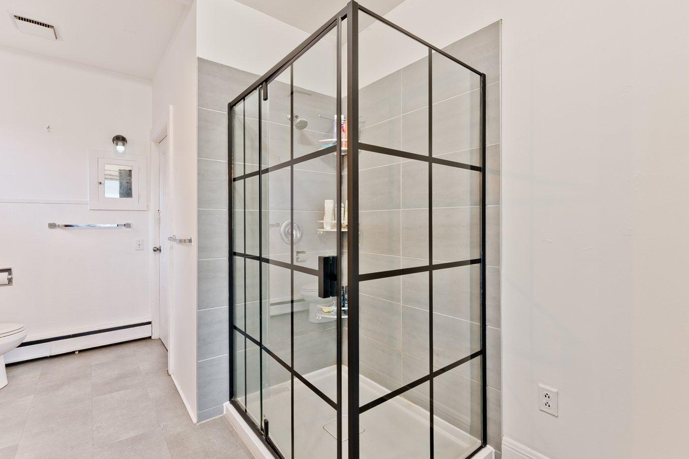 









127


Rue Queen

,
Sherbrooke (Lennoxville),




QC
J1M1J7

