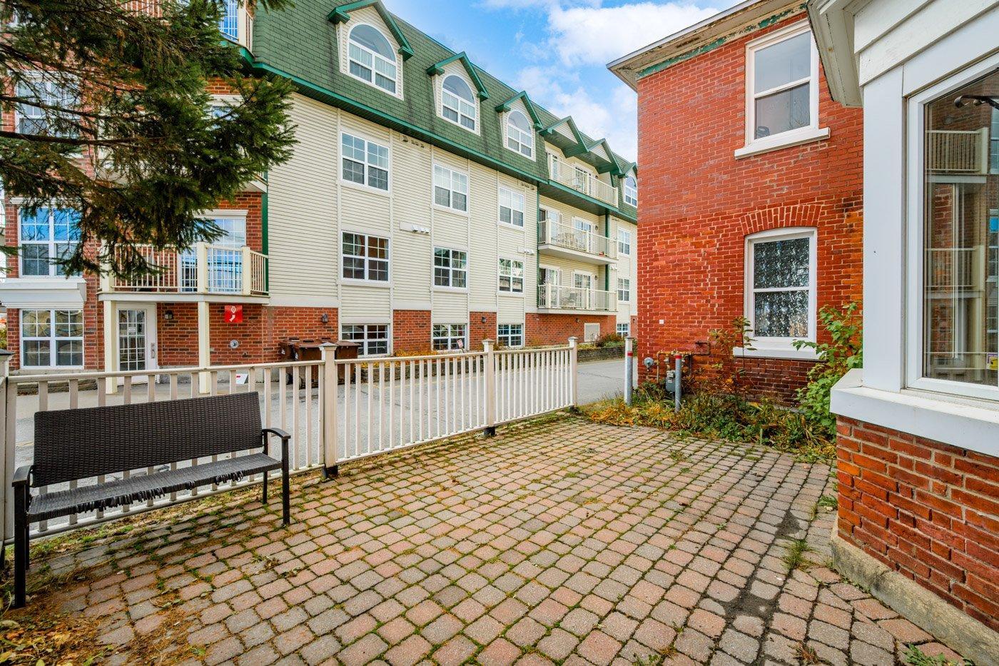 









127


Rue Queen

,
Sherbrooke (Lennoxville),




QC
J1M1J7

