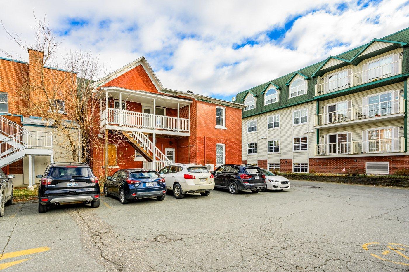 









127


Rue Queen

,
Sherbrooke (Lennoxville),




QC
J1M1J7

