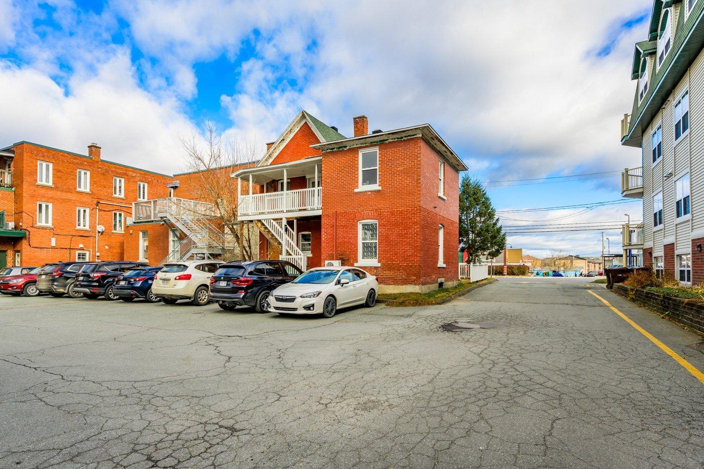 









127


Rue Queen

,
Sherbrooke (Lennoxville),




QC
J1M1J7

