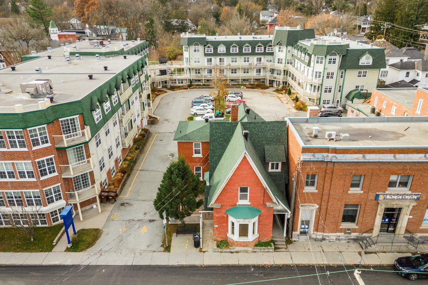 









127


Rue Queen

,
Sherbrooke (Lennoxville),




QC
J1M1J7

