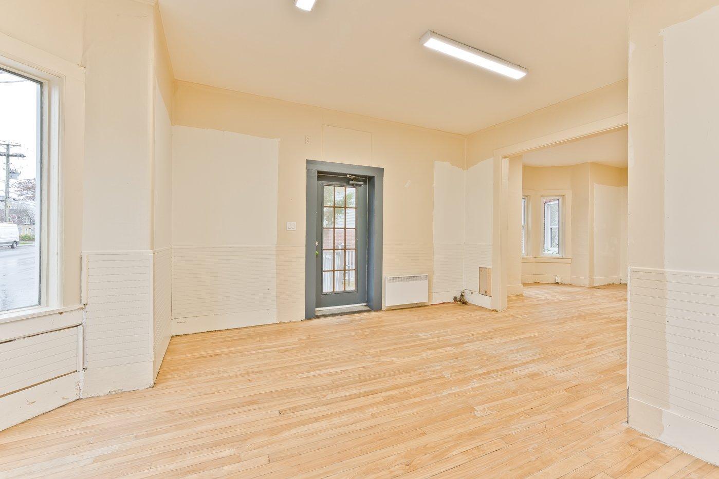 









127


Rue Queen

,
Sherbrooke (Lennoxville),




QC
J1M1J7

