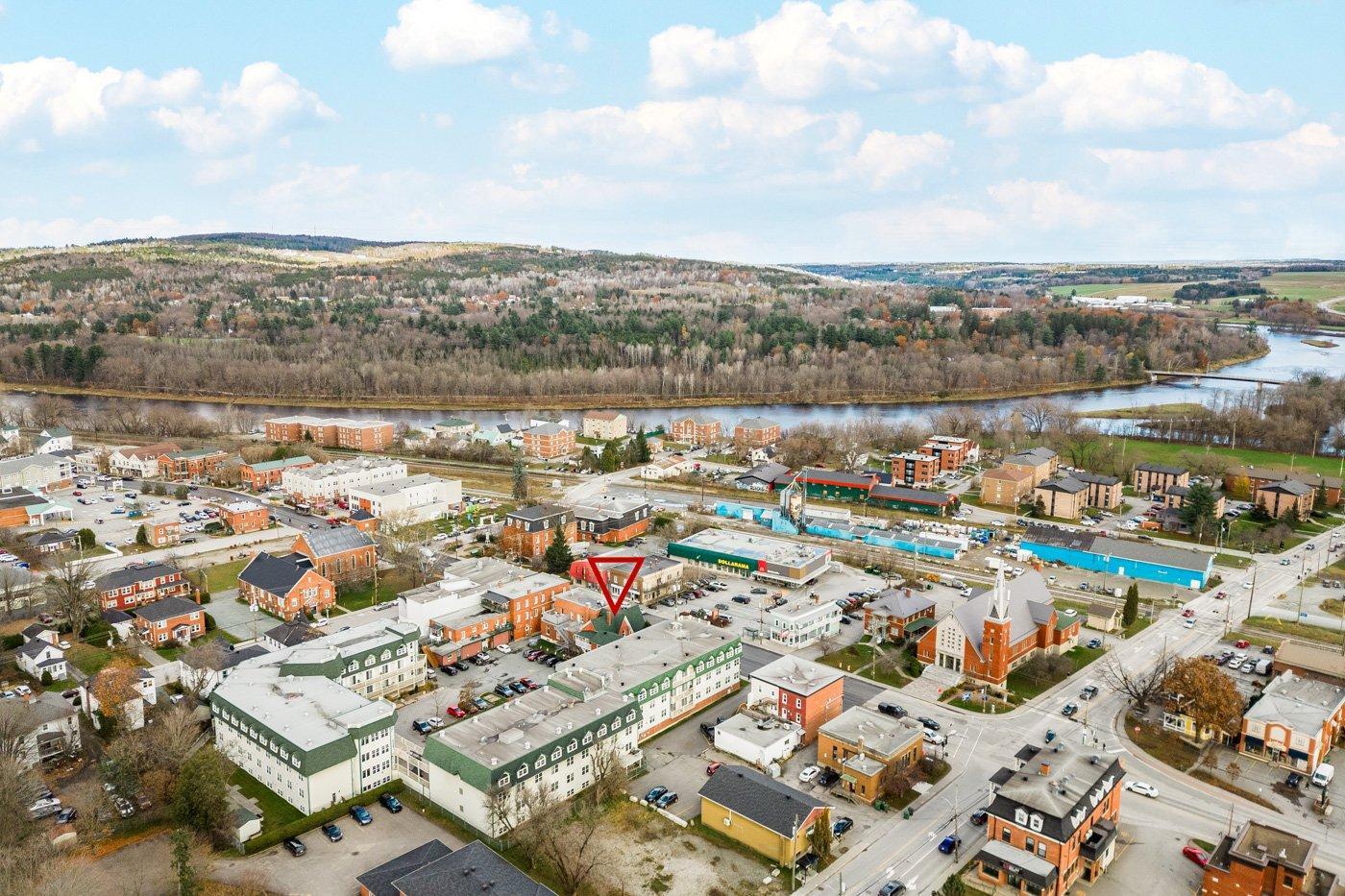 









127


Rue Queen

,
Sherbrooke (Lennoxville),




QC
J1M1J7

