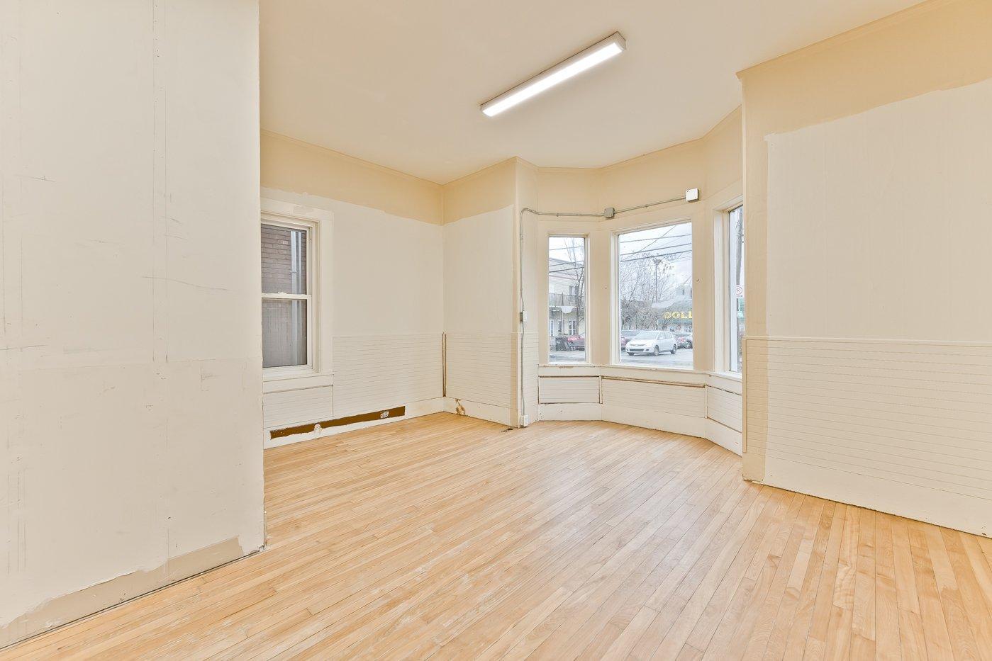 









127


Rue Queen

,
Sherbrooke (Lennoxville),




QC
J1M1J7

