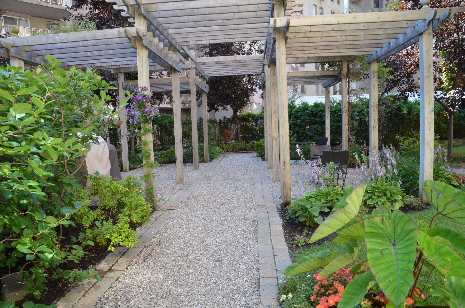 









1700


Boul. René-Lévesque O.

, 607,
Montréal (Ville-Marie),




QC
H3H2V1

