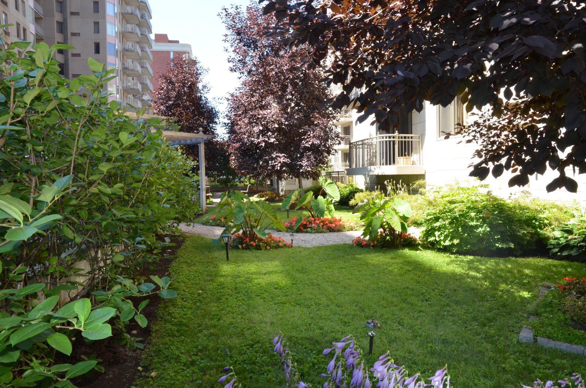 









1700


Boul. René-Lévesque O.

, 607,
Montréal (Ville-Marie),




QC
H3H2V1

