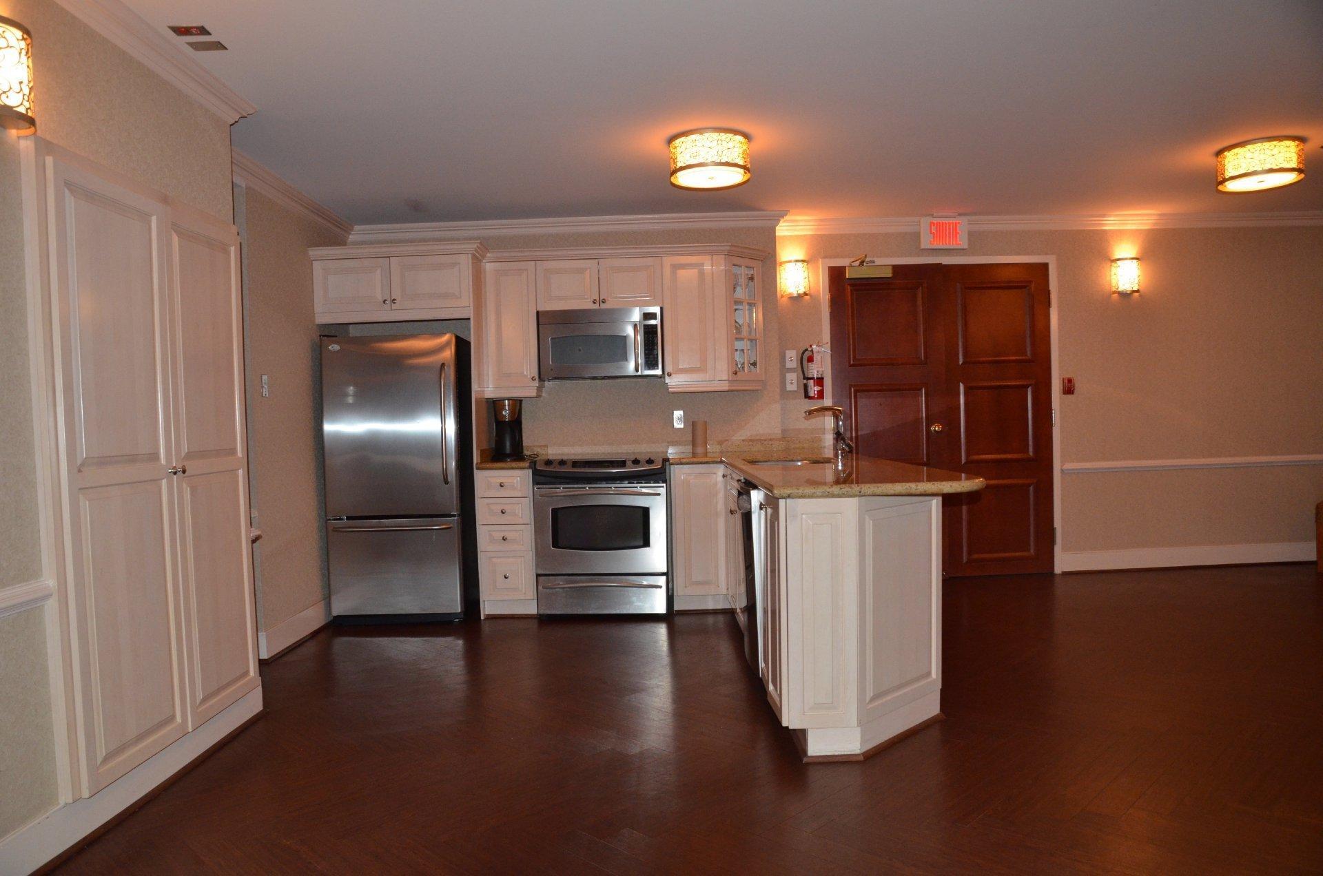 









1700


Boul. René-Lévesque O.

, 607,
Montréal (Ville-Marie),




QC
H3H2V1

