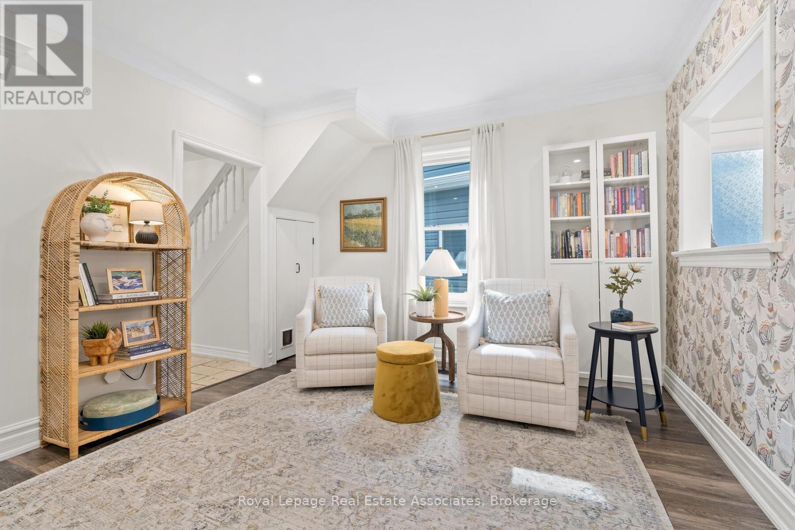 












119 CRESCENT STREET

,
Halton Hills,




Ontario
L7J2E1

