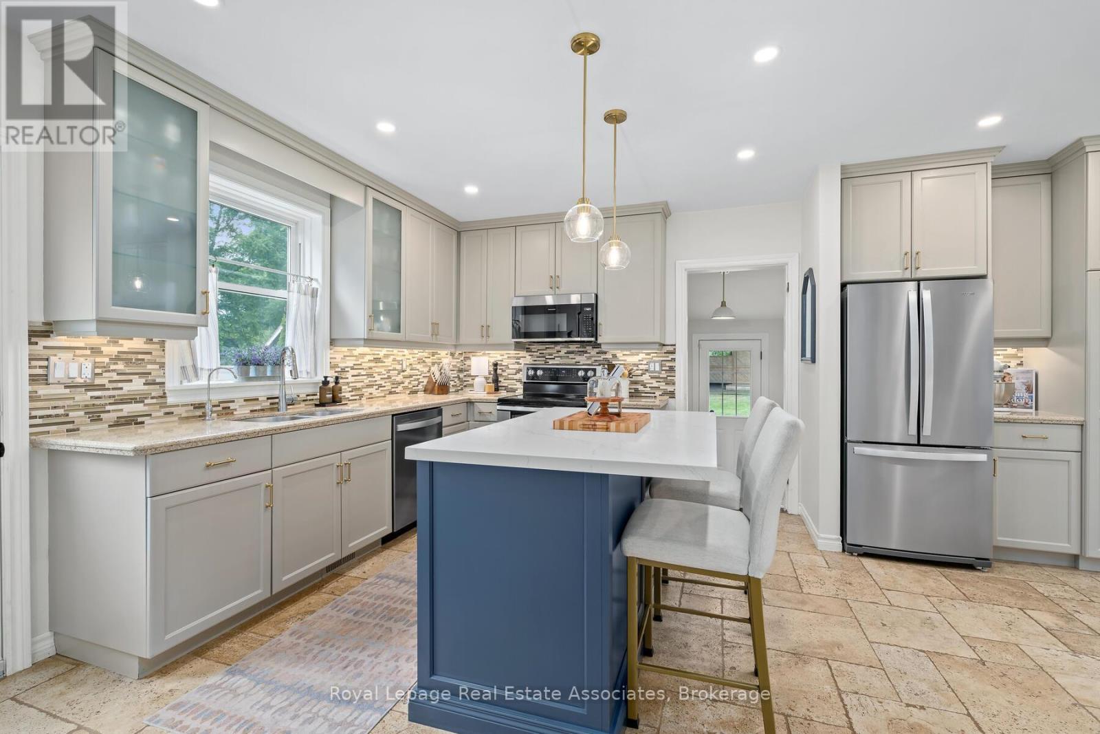 












119 CRESCENT STREET

,
Halton Hills,




Ontario
L7J2E1

