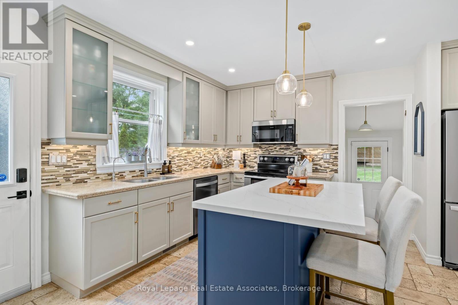 












119 CRESCENT STREET

,
Halton Hills,




Ontario
L7J2E1

