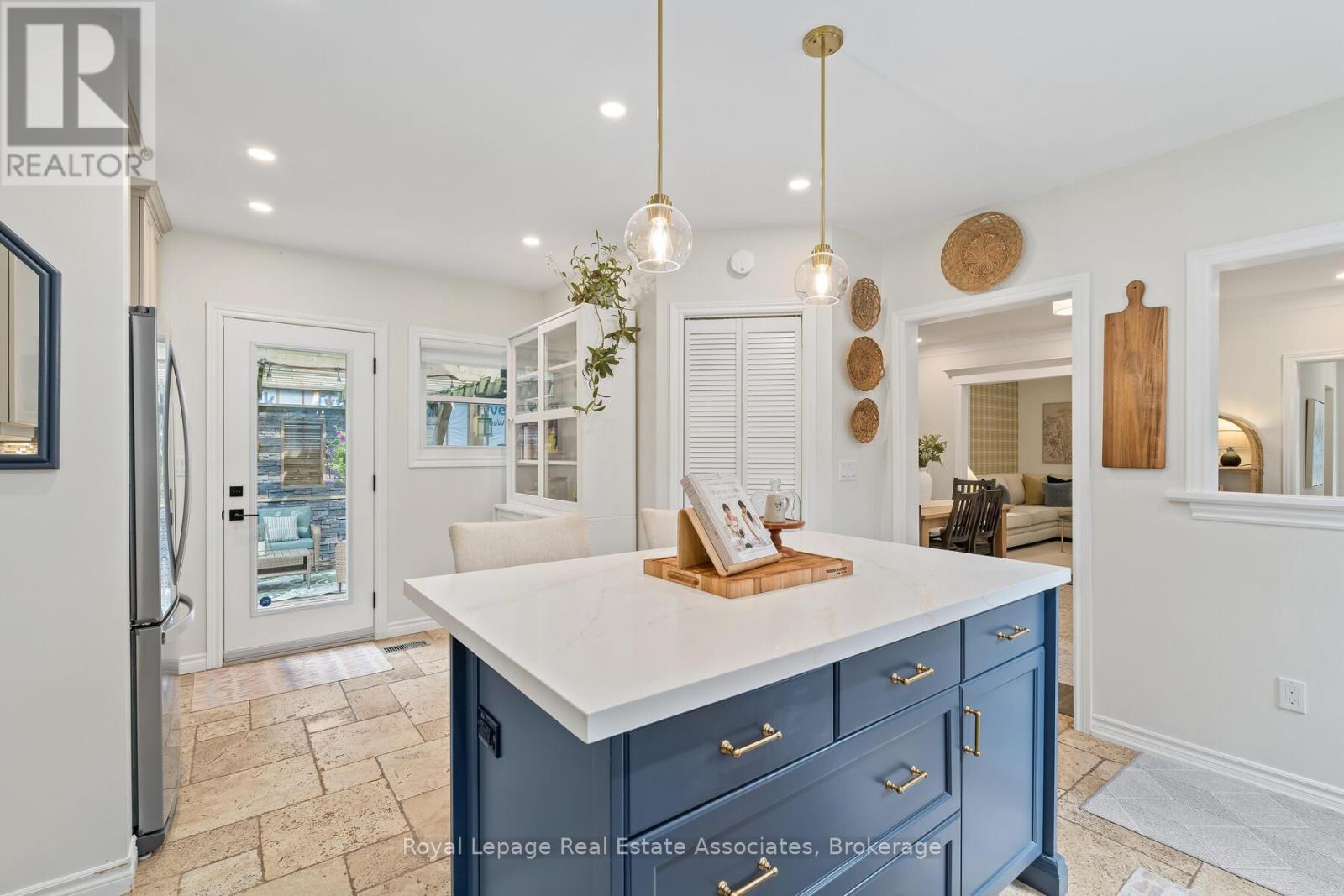 












119 CRESCENT STREET

,
Halton Hills,




Ontario
L7J2E1

