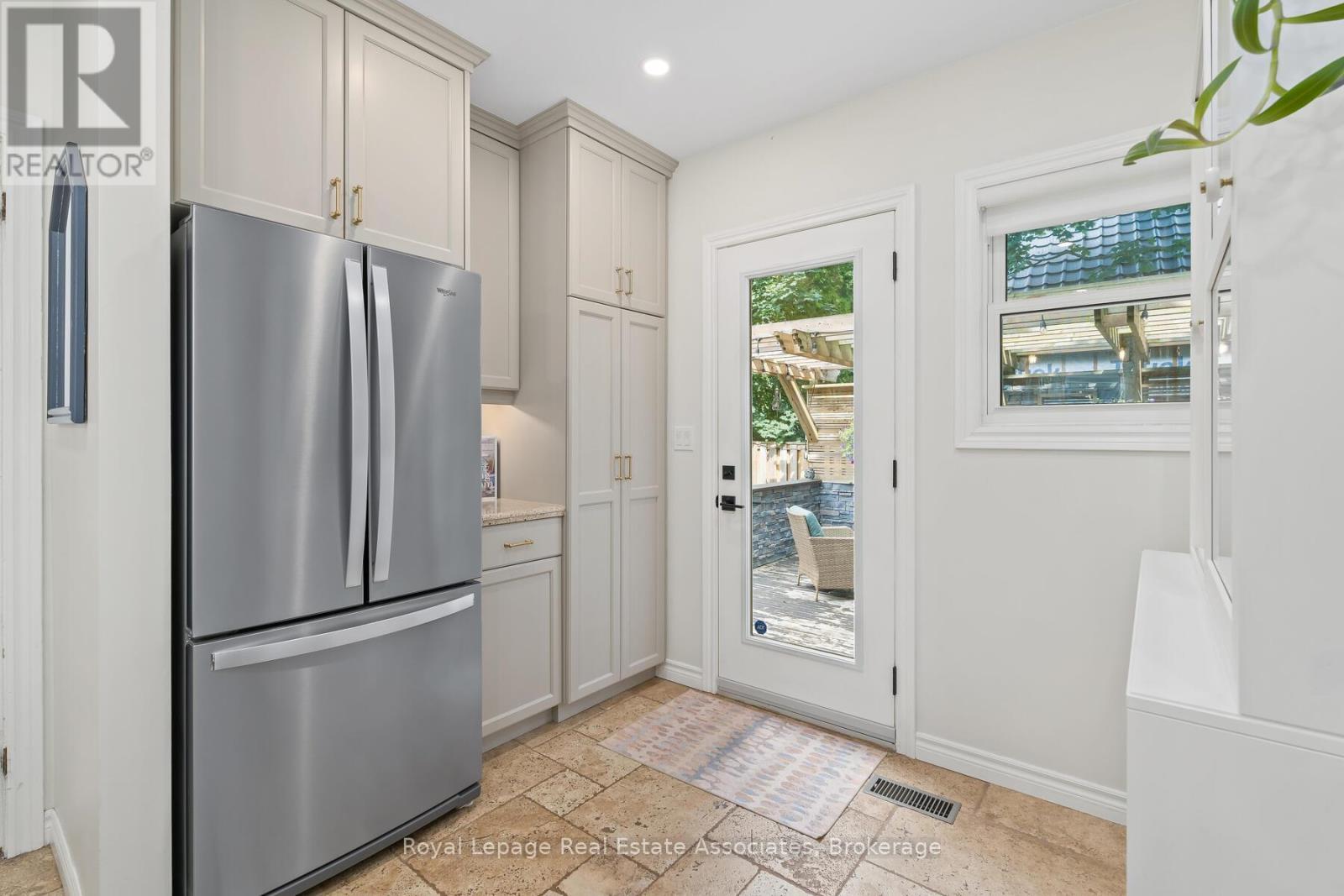 












119 CRESCENT STREET

,
Halton Hills,




Ontario
L7J2E1

