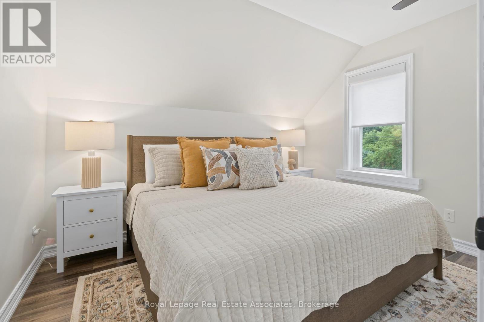 












119 CRESCENT STREET

,
Halton Hills,




Ontario
L7J2E1

