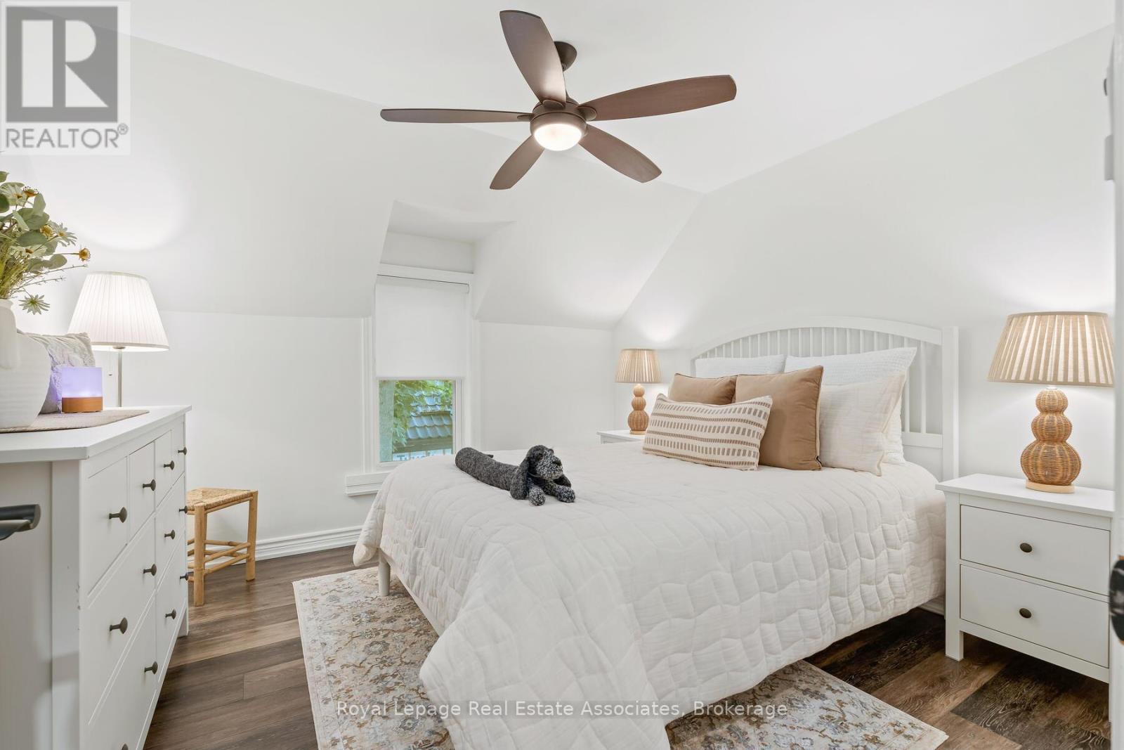 












119 CRESCENT STREET

,
Halton Hills,




Ontario
L7J2E1

