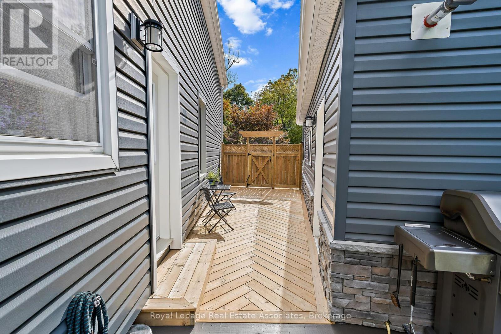 












119 CRESCENT STREET

,
Halton Hills,




Ontario
L7J2E1

