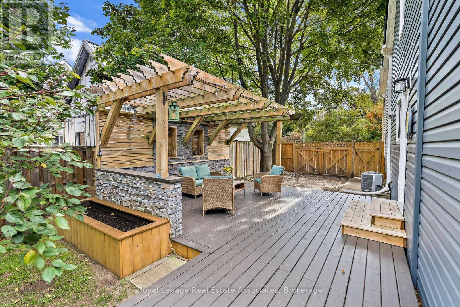 












119 CRESCENT STREET

,
Halton Hills,




Ontario
L7J2E1

