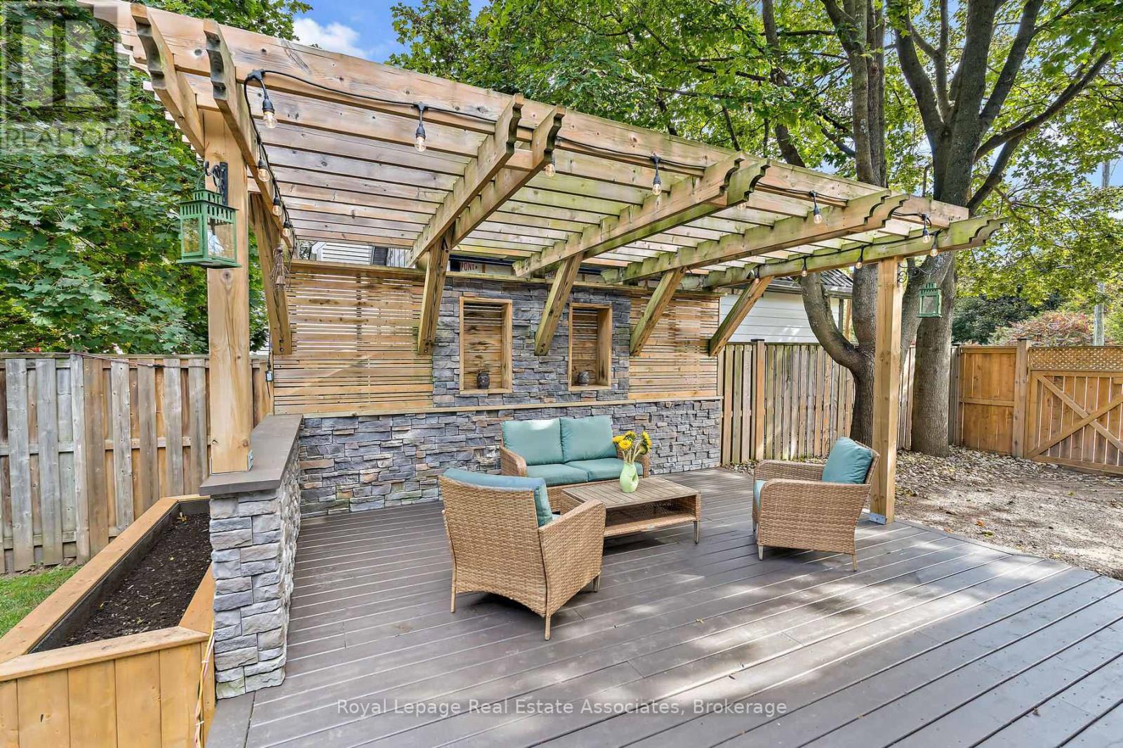 












119 CRESCENT STREET

,
Halton Hills,




Ontario
L7J2E1

