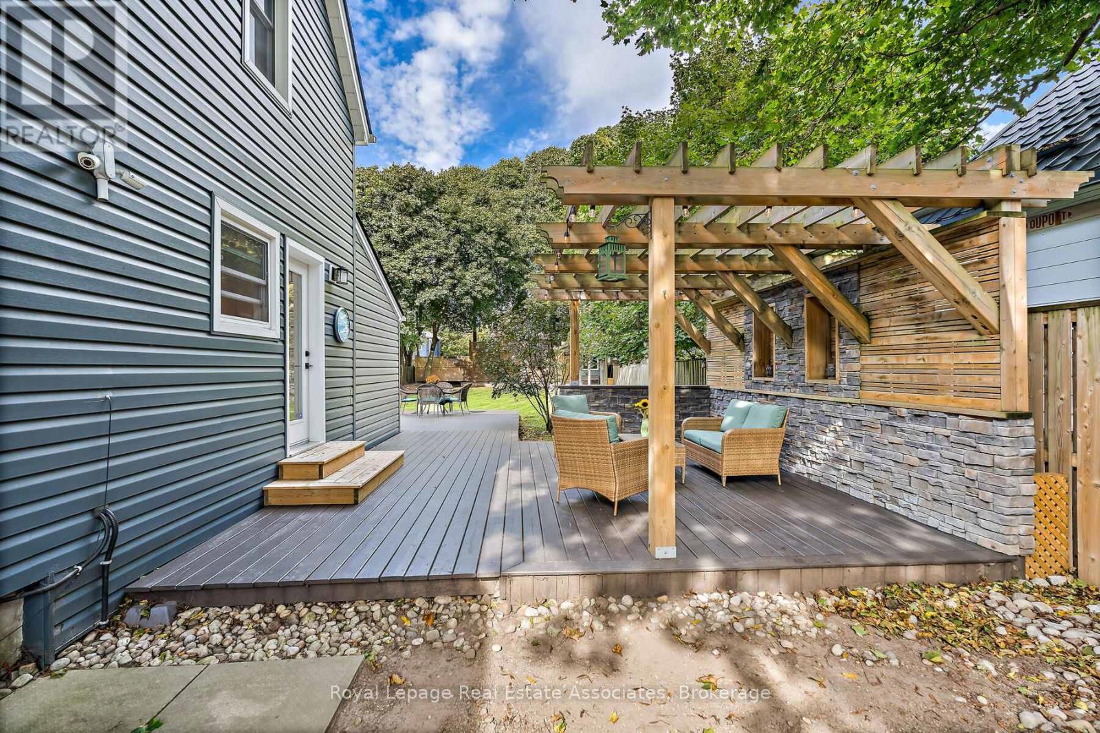 












119 CRESCENT STREET

,
Halton Hills,




Ontario
L7J2E1

