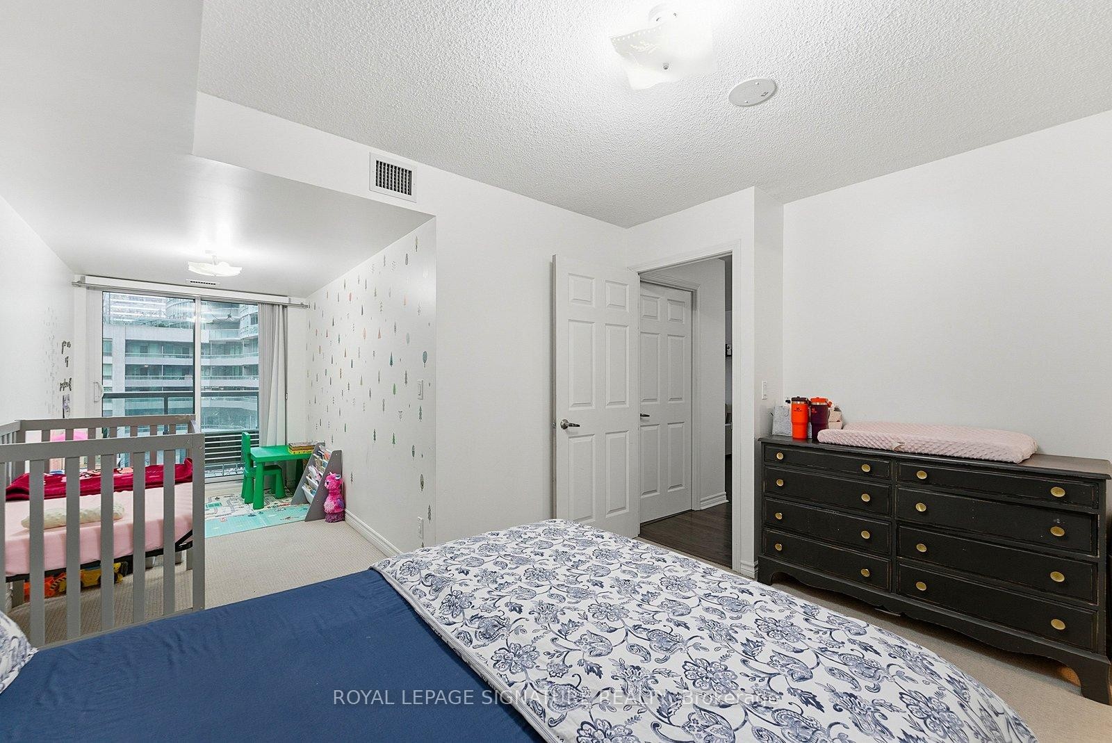 









19


Grand Trunk

Crescent, 502,
Toronto,




ON
M5J 3A3

