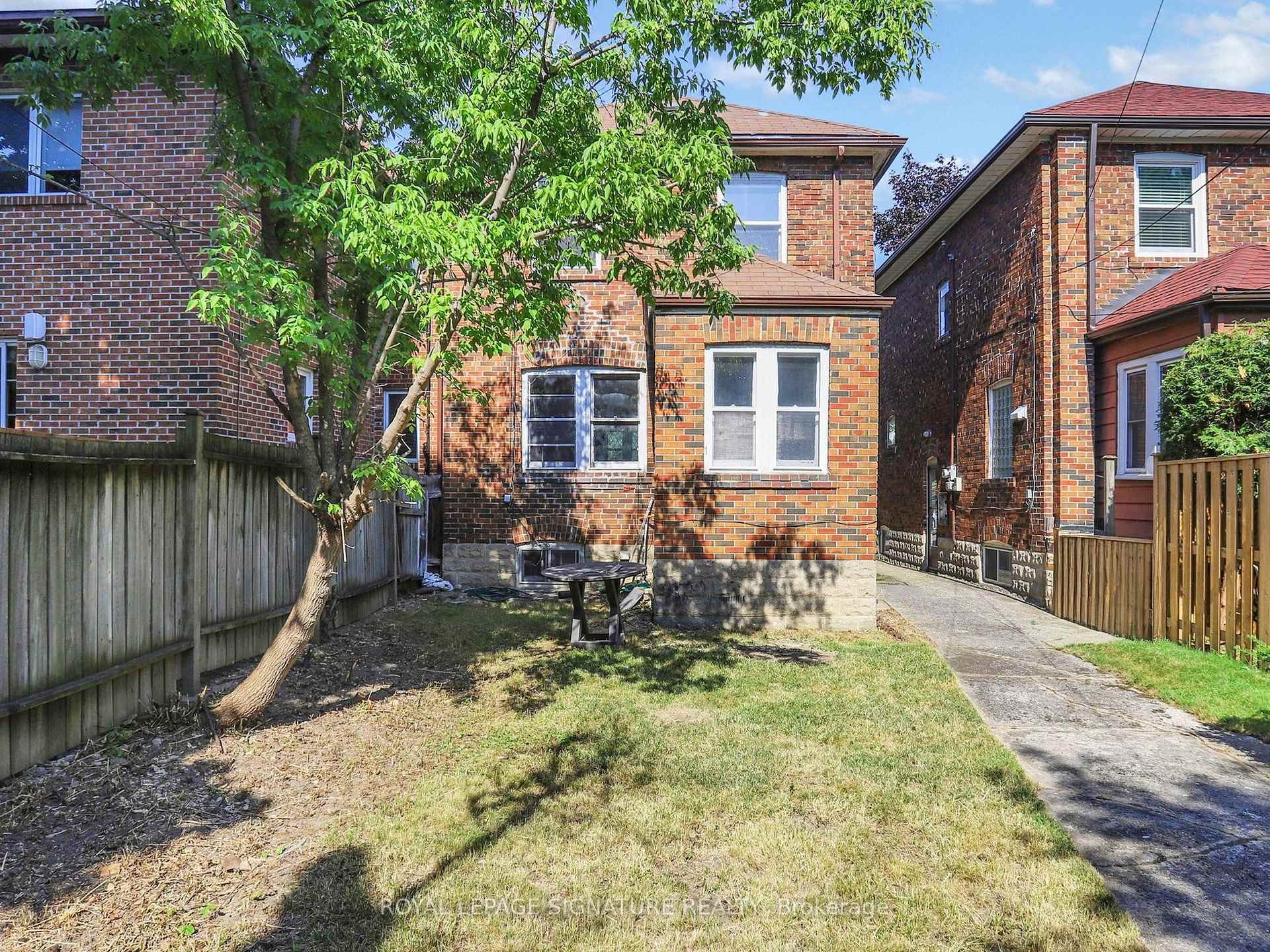 









68


Castlewood

Road,
Toronto,




ON
M5N 2L2

