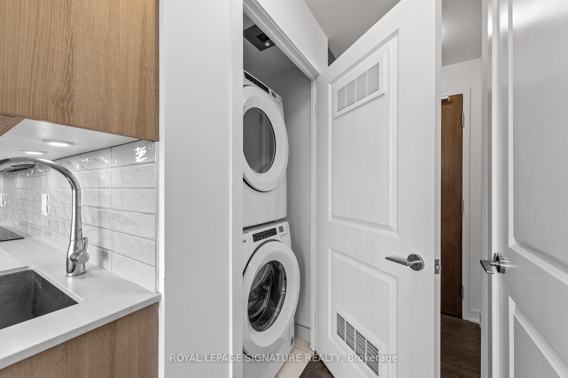 









120


Eagle Rock Way

N/A, 207,
Vaughan,




ON
L6A 5C2

