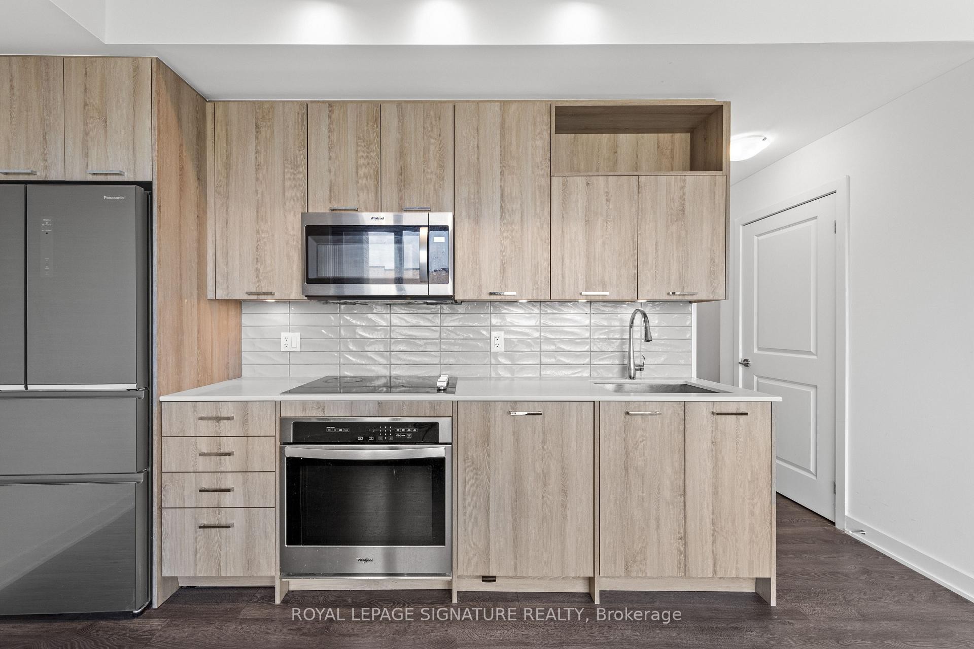 









120


Eagle Rock Way

N/A, 207,
Vaughan,




ON
L6A 5C2

