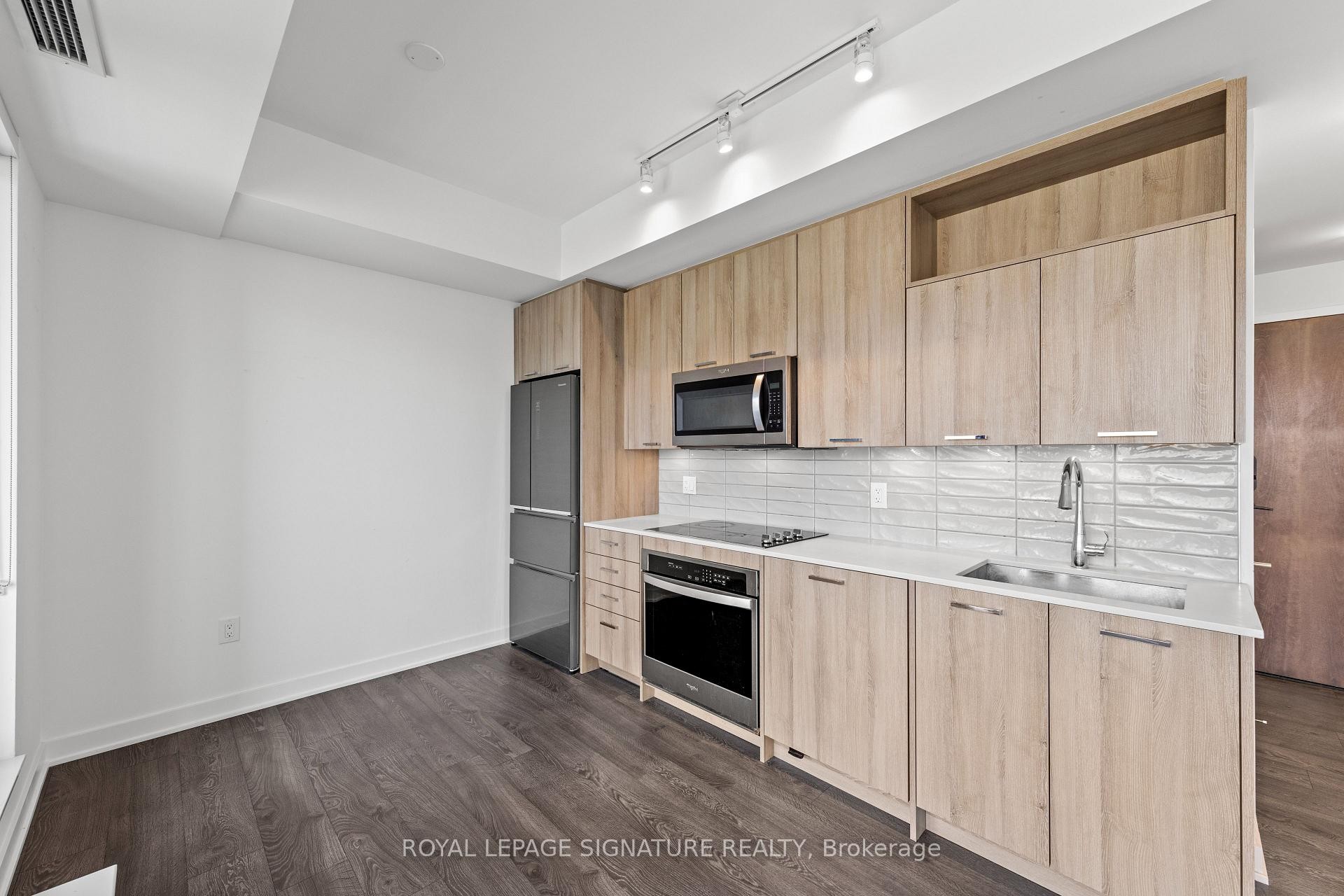 









120


Eagle Rock Way

N/A, 207,
Vaughan,




ON
L6A 5C2

