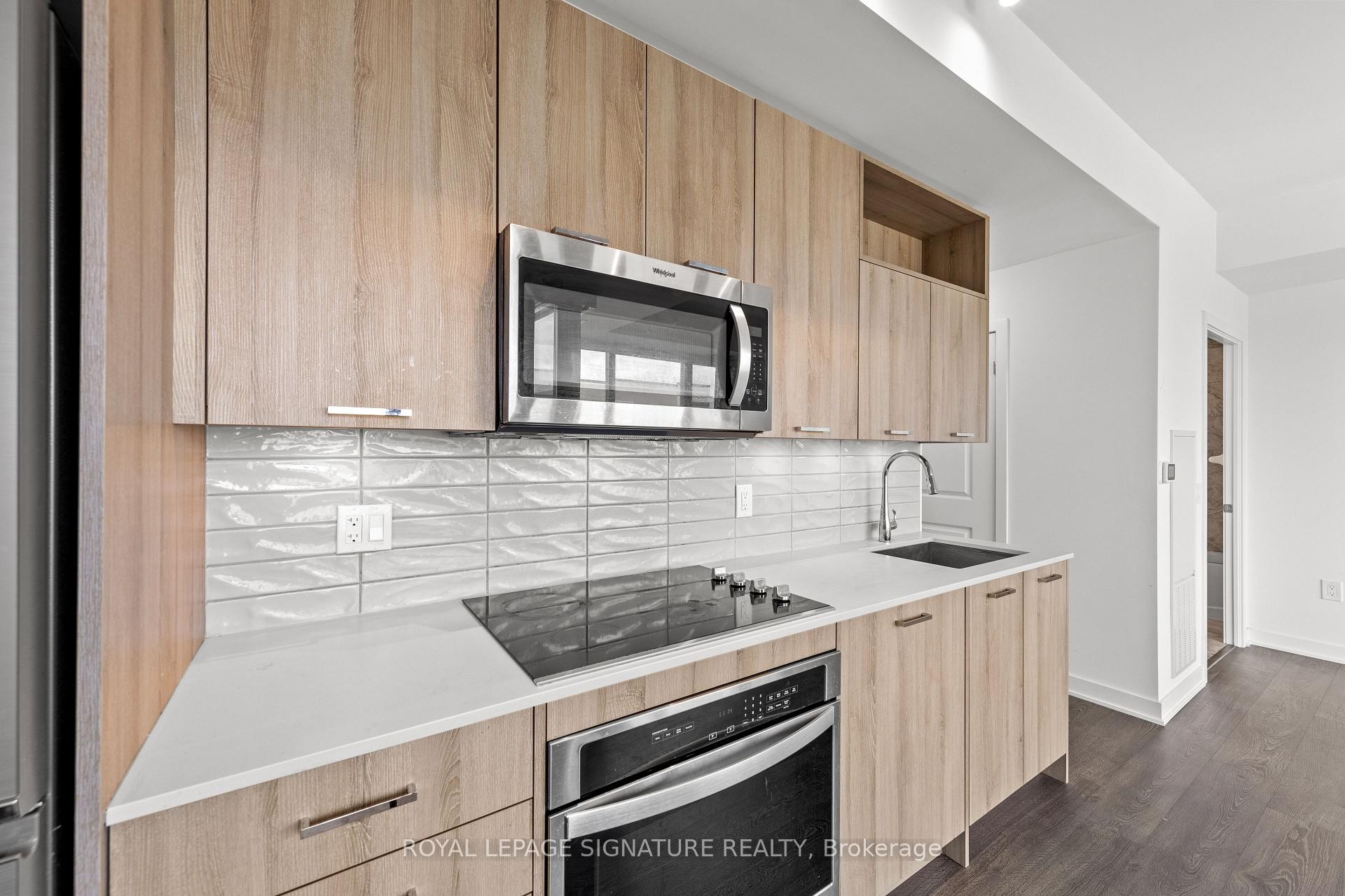 









120


Eagle Rock Way

N/A, 207,
Vaughan,




ON
L6A 5C2

