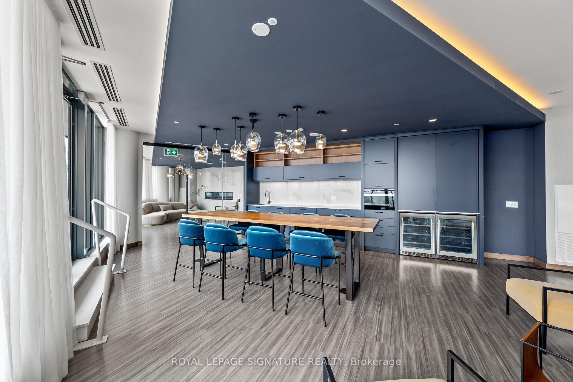 









120


Eagle Rock Way

N/A, 207,
Vaughan,




ON
L6A 5C2

