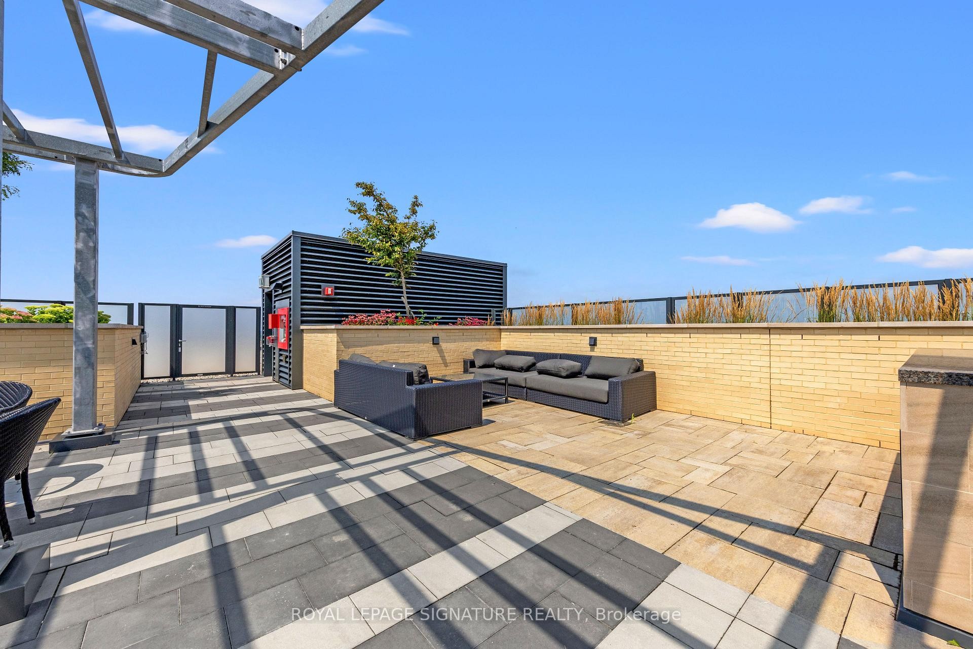 









120


Eagle Rock Way

N/A, 207,
Vaughan,




ON
L6A 5C2

