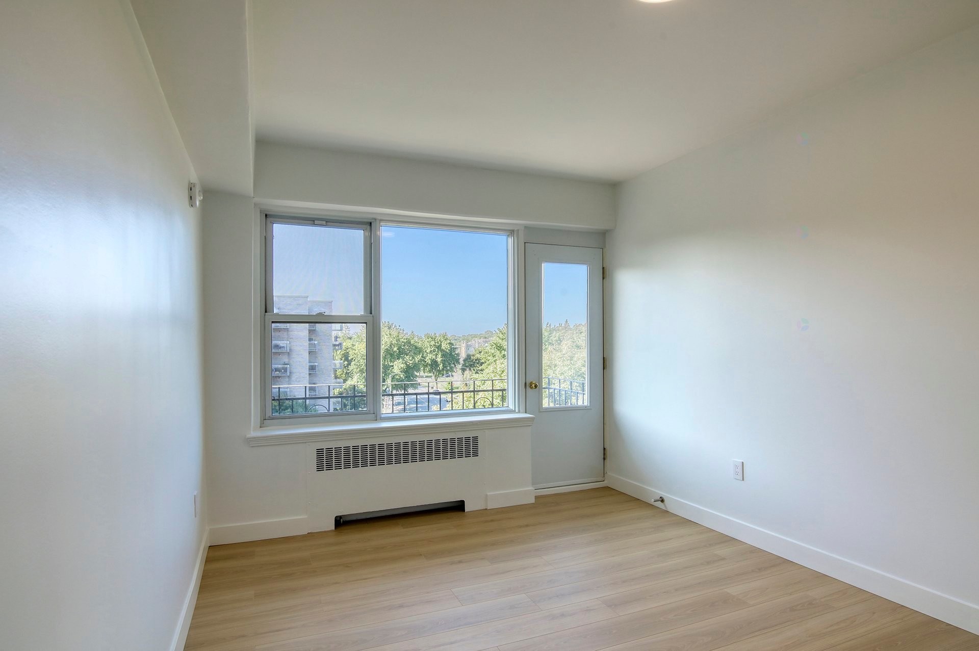 









10


Av. Rosemount

, 505,
Westmount,




QC
H3Y3K4

