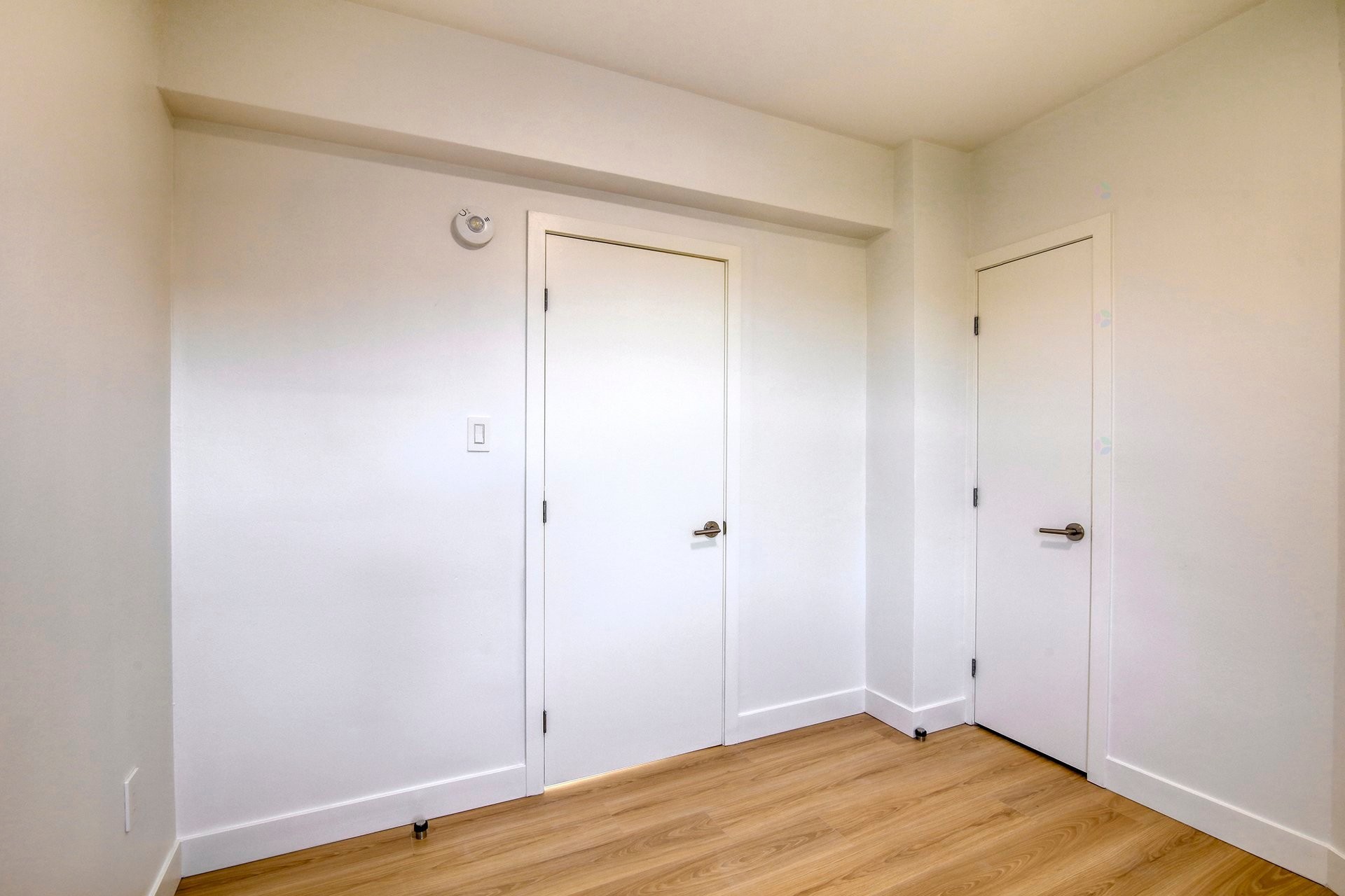 









10


Av. Rosemount

, 505,
Westmount,




QC
H3Y3K4

