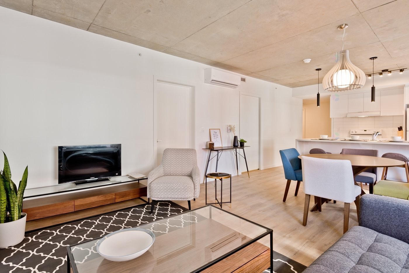 









81


Rue Wellington S.

, 402,
Sherbrooke (Les Nations),




QC
J1H5C8

