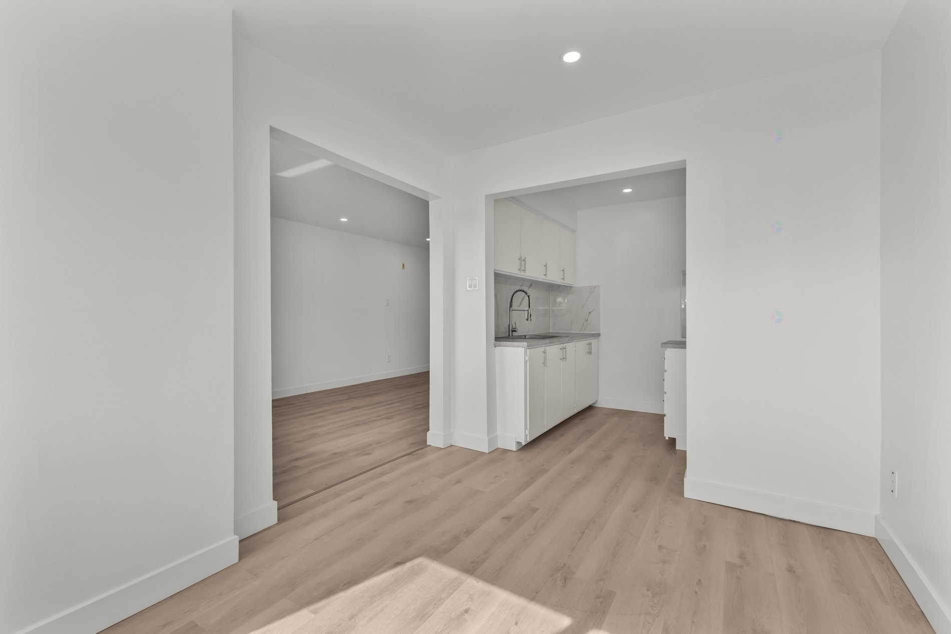 









4200


Av. Bourret

, 111,
Montréal (Côte-des-Neiges/Notre-Dame-de-Grâce),




QC
H3S1X2

