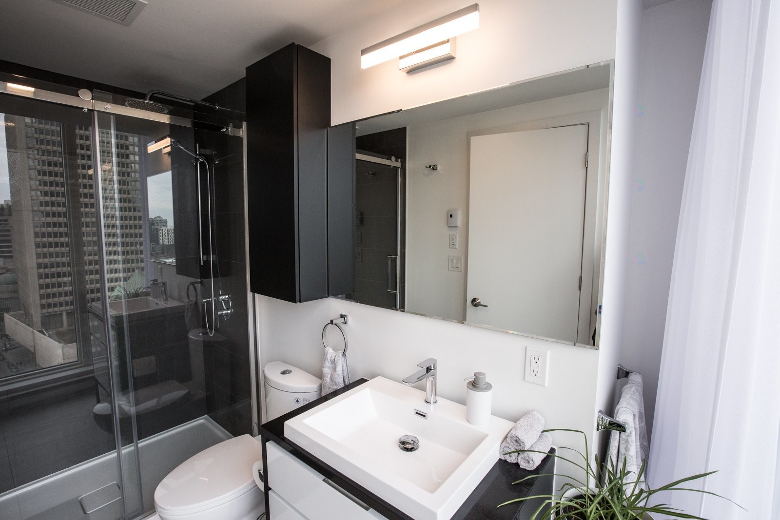 









1188


Rue St-Antoine O.

, 1911,
Montréal (Ville-Marie),




QC
H3C1B4

