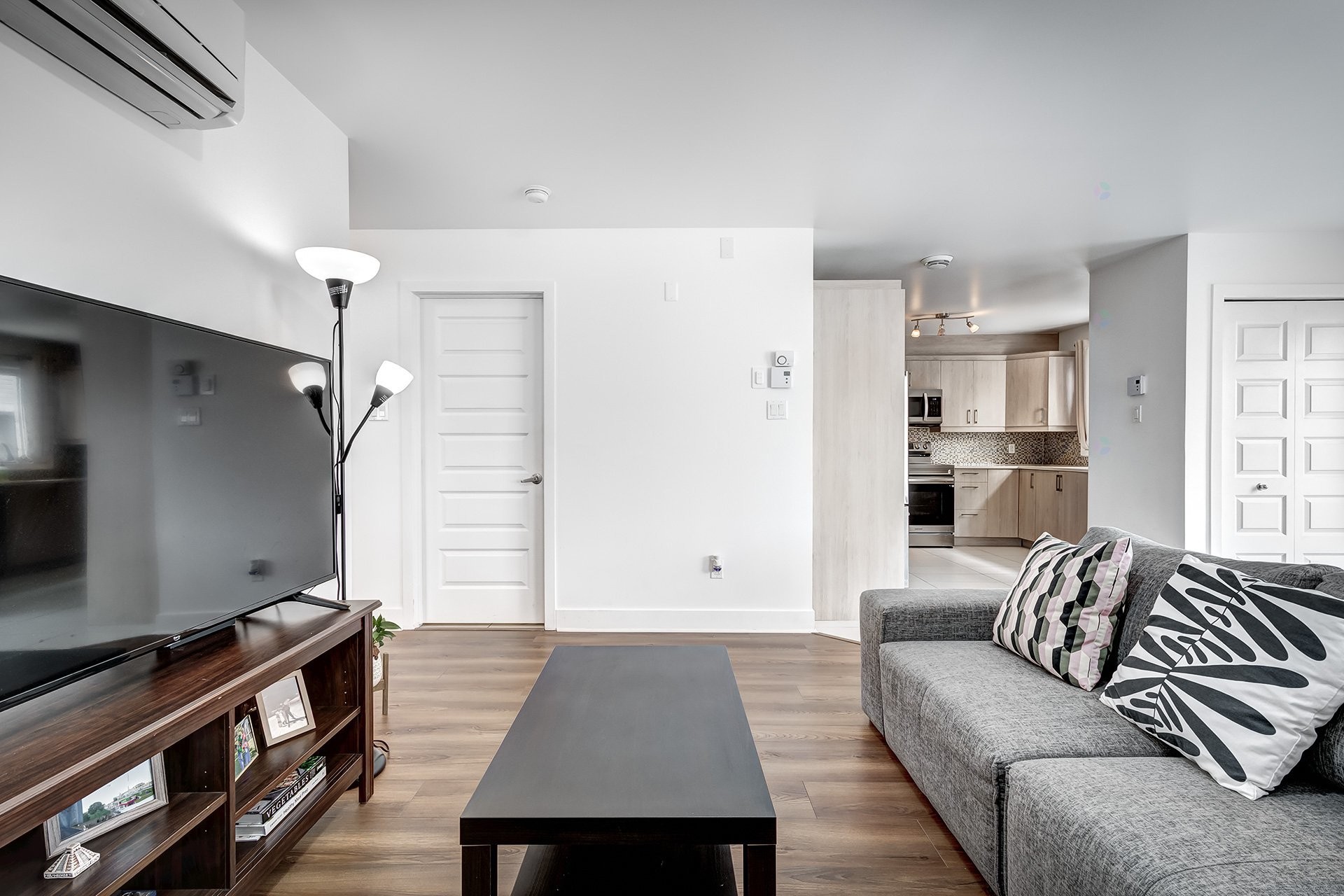 









46A


4e Avenue S.

, 1,
Montréal (Pierrefonds-Roxboro),




QC
H8Y2M2

