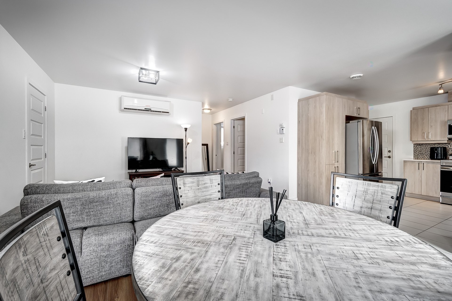 









46A


4e Avenue S.

, 1,
Montréal (Pierrefonds-Roxboro),




QC
H8Y2M2

