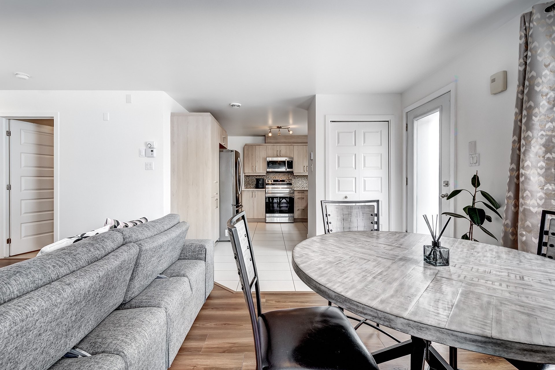 









46A


4e Avenue S.

, 1,
Montréal (Pierrefonds-Roxboro),




QC
H8Y2M2

