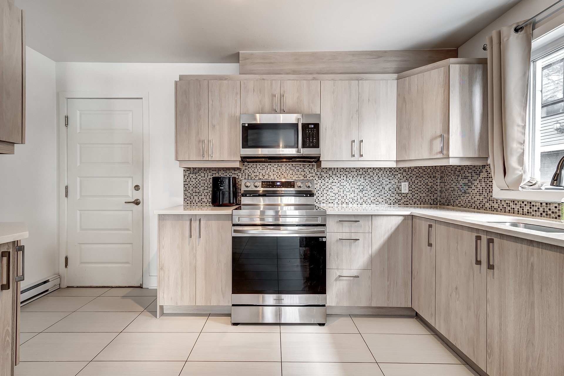 









46A


4e Avenue S.

, 1,
Montréal (Pierrefonds-Roxboro),




QC
H8Y2M2

