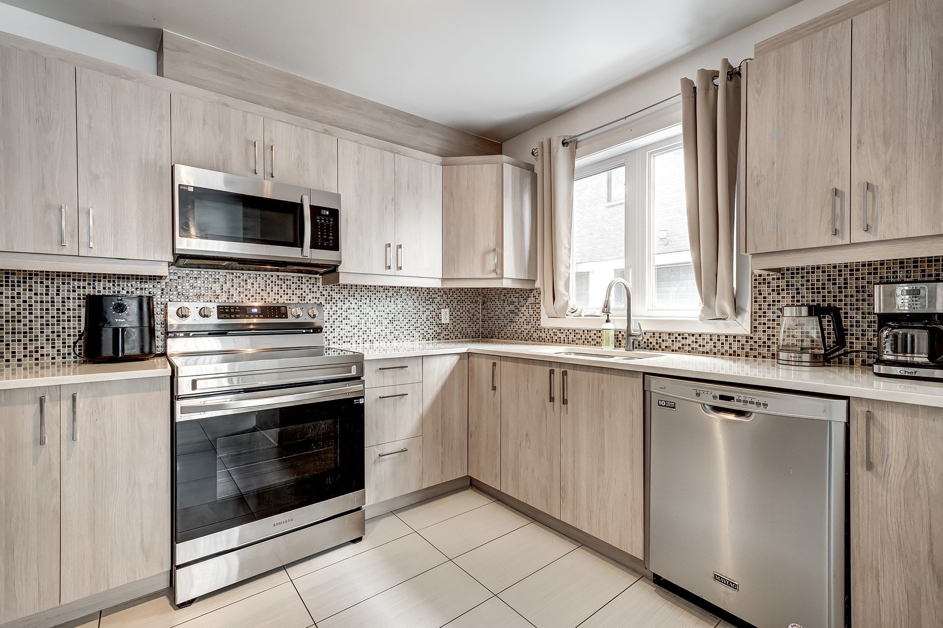 









46A


4e Avenue S.

, 1,
Montréal (Pierrefonds-Roxboro),




QC
H8Y2M2

