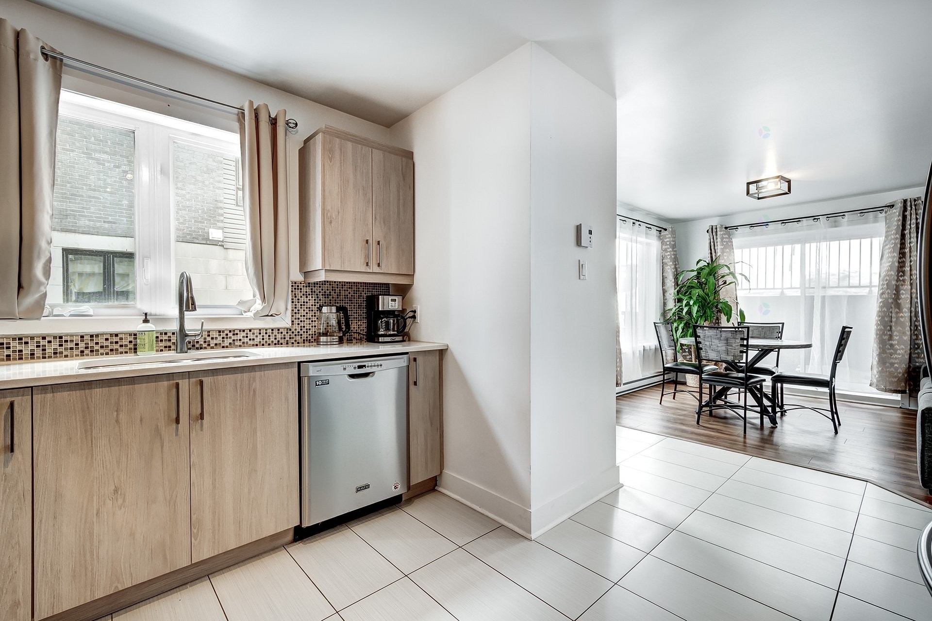 









46A


4e Avenue S.

, 1,
Montréal (Pierrefonds-Roxboro),




QC
H8Y2M2

